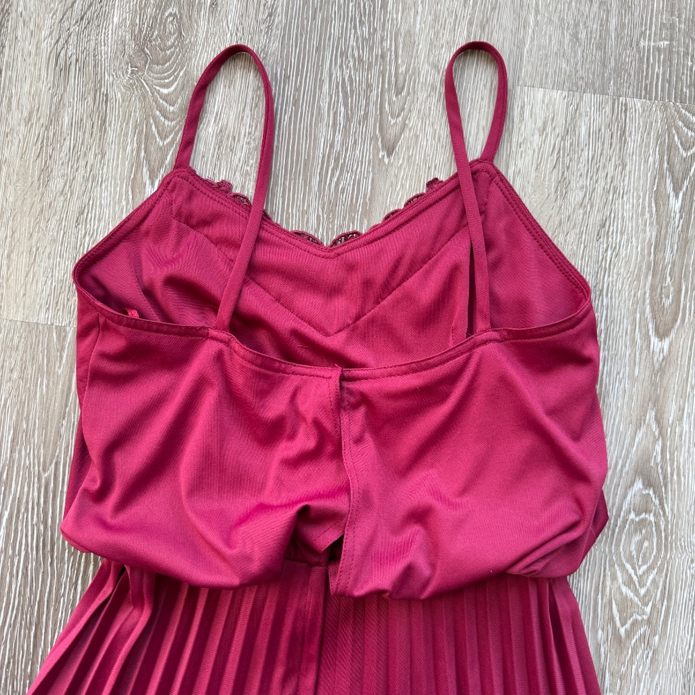 The Most Stunning Burgundy Vintage 70s Pleated Dress - Picture 5 of 13